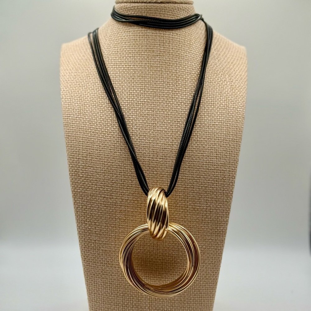 Elegant Gold and Black Necklace